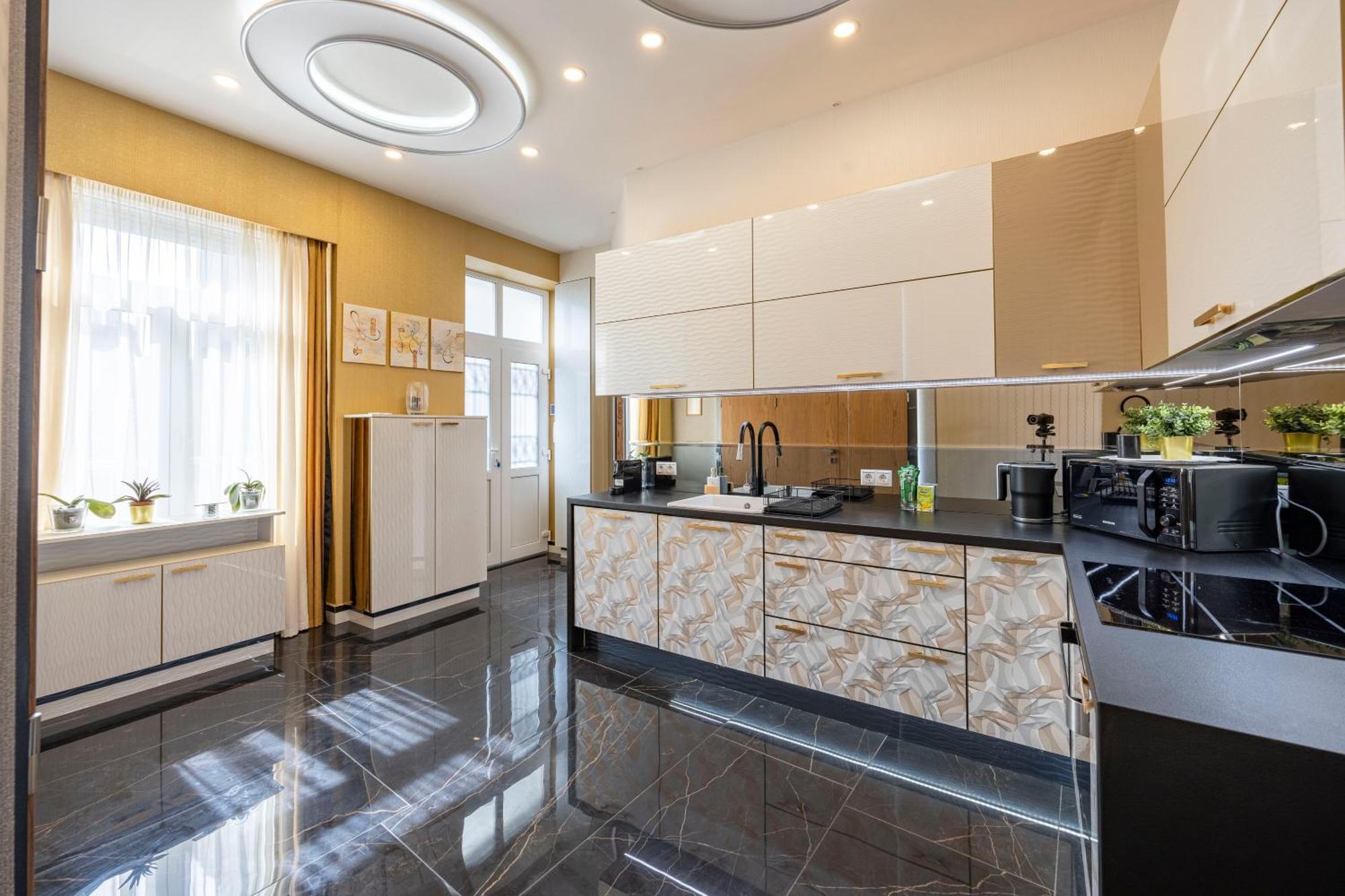 Luxury Royal Central Apartment By Prestige Homes Budapesta Exterior foto